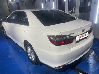 2016 Toyota Camry VII (XV50) Рестайлинг, белый, 1900000 рублей, вид 2