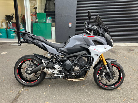 2020 Yamaha MT-09 Tracer (FJ-09), серый, 950000 рублей, вид 1