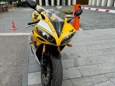 2005 Yamaha YZF-R1, жёлтый, 1250000 рублей, вид 2