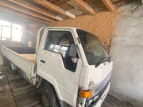 1994 Toyota Toyoace, белый, 700000 рублей, вид 2
