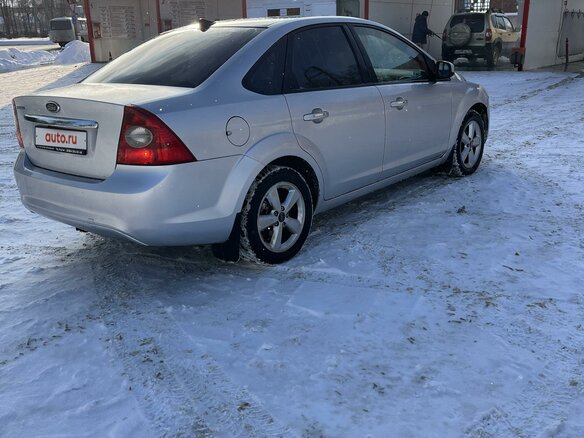 2010 Ford Focus II Рестайлинг, серебристый, 560000 рублей - вид 3