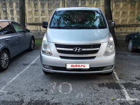 2010 Hyundai Grand Starex, серебристый, 1950000 рублей, вид 2