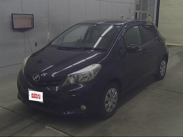 2013 Toyota Vitz III (XP130), красный, 850000 рублей - вид 18