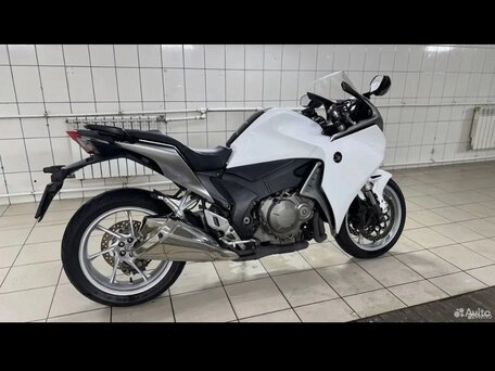 2010 Honda VFR 1200, белый, 730000 рублей, вид 2