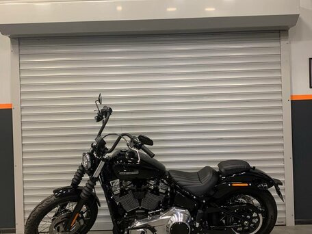 2025 Harley-Davidson Street Bob, чёрный, 2490000 рублей, вид 1
