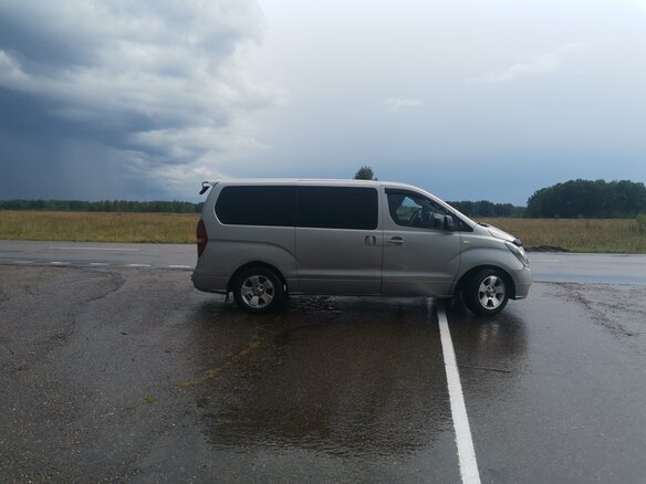 2009 Hyundai Grand Starex I, серый, 1100000 рублей - вид 3