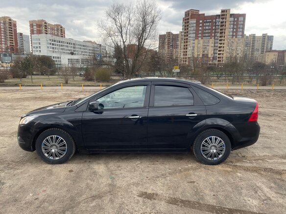 2011 Ford Focus II Рестайлинг, чёрный, 600000 рублей - вид 3