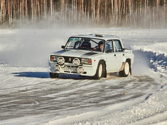 2008 Lada (ВАЗ) 2105, белый, 1500000 рублей - вид 5