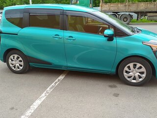 2019 Toyota Sienta II Рестайлинг, зелёный, 1760000 рублей, вид 3