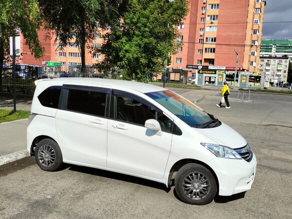 2014 Honda Freed I Рестайлинг 2, белый, 1350000 рублей - вид 9