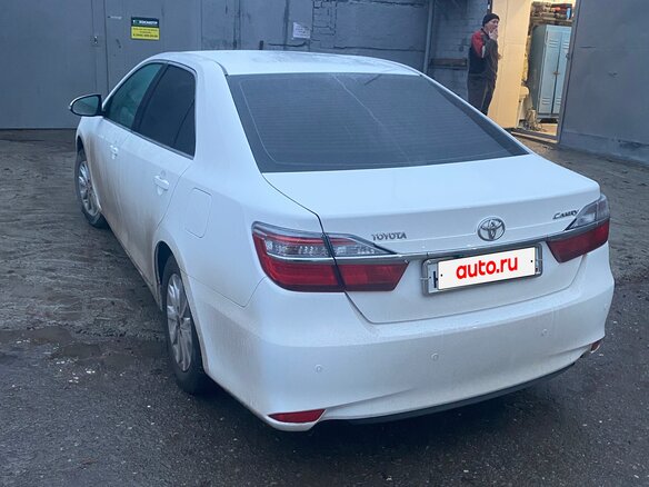 2015 Toyota Camry VII (XV50) Рестайлинг, белый, 1990000 рублей - вид 1