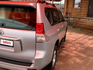2013 Toyota Land Cruiser Prado 150 Series, серебристый, 4300000 рублей, вид 3