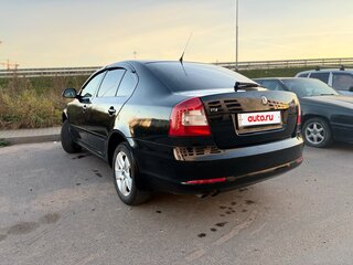 2010 Skoda Octavia II (A5) Рестайлинг, чёрный, 900000 рублей, вид 3