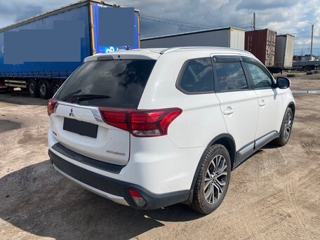 2015 Mitsubishi Outlander III Рестайлинг, белый, 1320000 рублей, вид 3