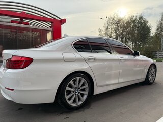 2012 BMW 5 серии 528i xDrive VI (F10/F11/F07), белый, 1950000 рублей, вид 4