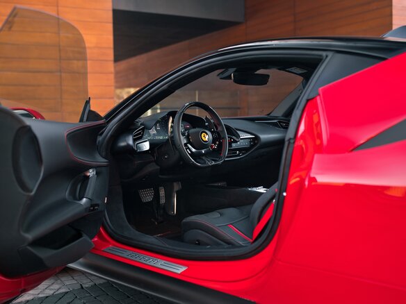 2023 Ferrari SF90 Stradale, красный, 56950000 рублей - вид 7