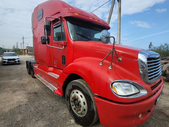 2002 Freightliner Columbia, красный, 1450000 рублей - вид 9