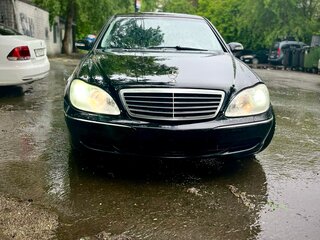 2003 Mercedes-Benz S-Класс 500 5-speed IV (W220) Рестайлинг, чёрный, 679000 рублей, вид 1