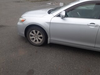 2009 Toyota Camry VI (XV40) Рестайлинг, серебристый, 1350000 рублей, вид 4