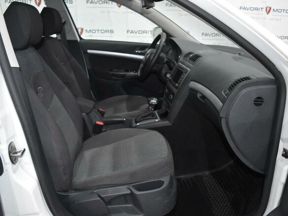 2012 Skoda Octavia II (A5) Рестайлинг, белый - вид 10
