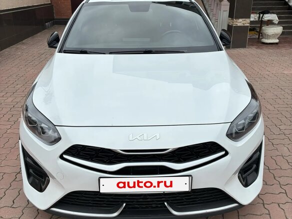 2021 Kia Ceed III Рестайлинг, белый, 2050000 рублей - вид 1