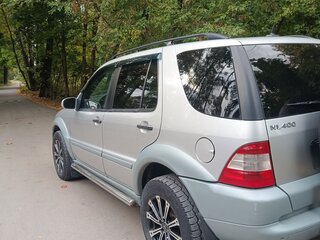 2002 Mercedes-Benz M-Класс 400 I (W163) Рестайлинг, серый, 600000 рублей, вид 3