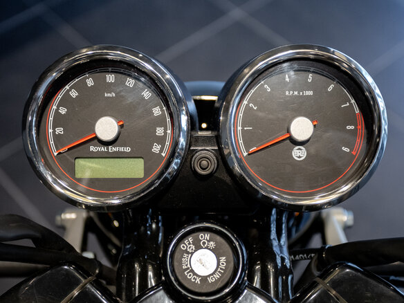 2025 Royal Enfield Interceptor, чёрный, 699000 рублей - вид 6