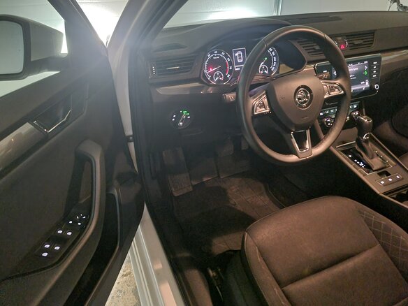 2017 Skoda Superb III, белый - вид 23