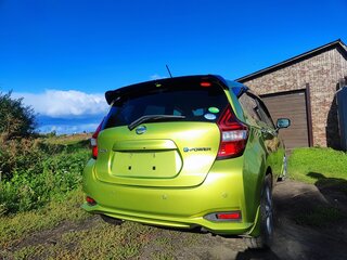 2017 Nissan Note e-Power II Рестайлинг, зелёный, 1389000 рублей, вид 4