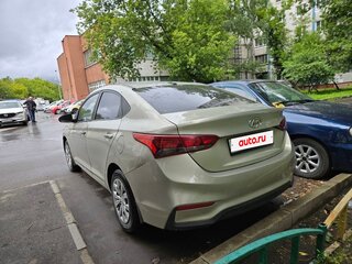 2017 Hyundai Solaris II, золотистый, 735000 рублей, вид 4