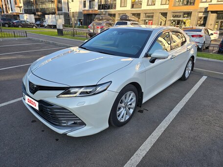2020 Toyota Camry VIII (XV70), белый, 2749000 рублей, вид 2
