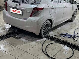 2012 Toyota Vitz III (XP130), белый, 670000 рублей, вид 5