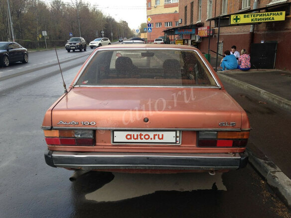 1977 Audi 100 II (C2), оранжевый - вид 3