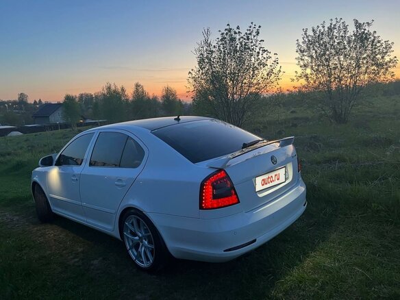 2011 Skoda Octavia II (A5) Рестайлинг, белый, 1600000 рублей - вид 5
