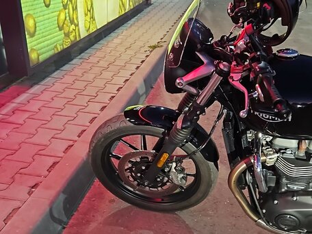 2020 Triumph Street Twin, чёрный, 950000 рублей, вид 2