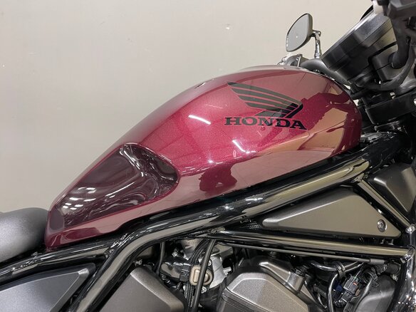 2022 Honda CMX 1100 Rebel, пурпурный, 899000 рублей - вид 15