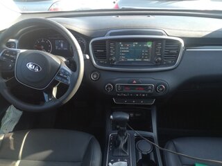 2018 Kia Sorento III Prime Рестайлинг, белый, 3150000 рублей, вид 3
