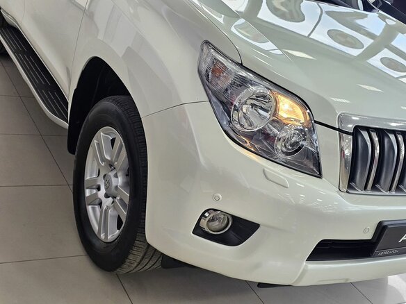 2010 Toyota Land Cruiser Prado 150 Series, белый - вид 2