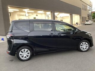 2017 Toyota Sienta II, чёрный, 1150000 рублей, вид 4