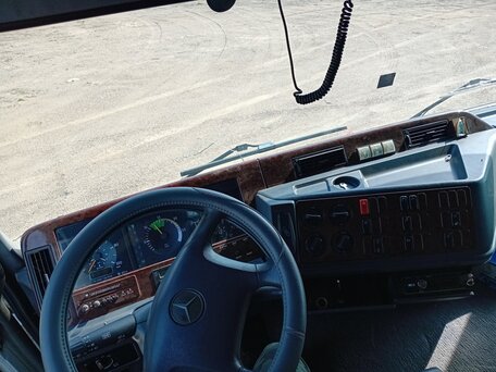 1999 Mercedes-Benz Actros, белый, 2400000 рублей, вид 5