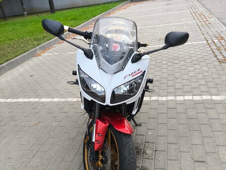 2009 Yamaha FZ1, белый, 550000 рублей, вид 2