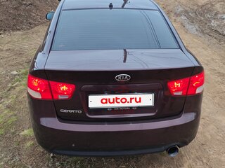 2010 Kia Cerato 6-speed II, пурпурный, 850000 рублей, вид 4