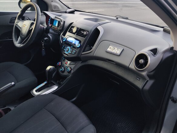 2013 Chevrolet Aveo II, серый, 700000 рублей - вид 9