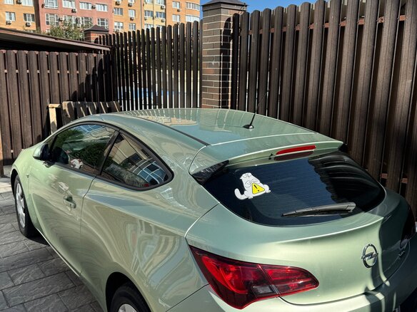 2012 Opel Astra GTC J Рестайлинг, зелёный, 650000 рублей - вид 1