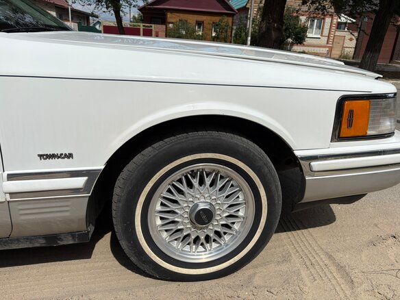 1992 Lincoln Town Car II, белый, 2250000 рублей - вид 8