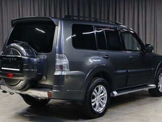 2012 Mitsubishi Pajero IV Рестайлинг 1, серый, 1749000 рублей, вид 2