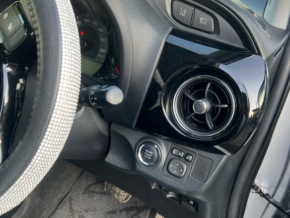 2019 Toyota Vitz III (XP130) Рестайлинг 2, серебристый, 1230000 рублей - вид 15