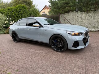 2024 BMW 5 серии 523d VIII (G60/G61/G68), серый, 8000000 рублей, вид 3