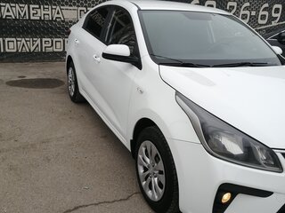2019 Kia Rio IV, белый, 1230000 рублей, вид 1
