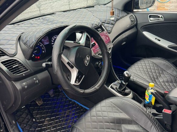 2012 Hyundai Solaris I, чёрный, 900000 рублей - вид 10
